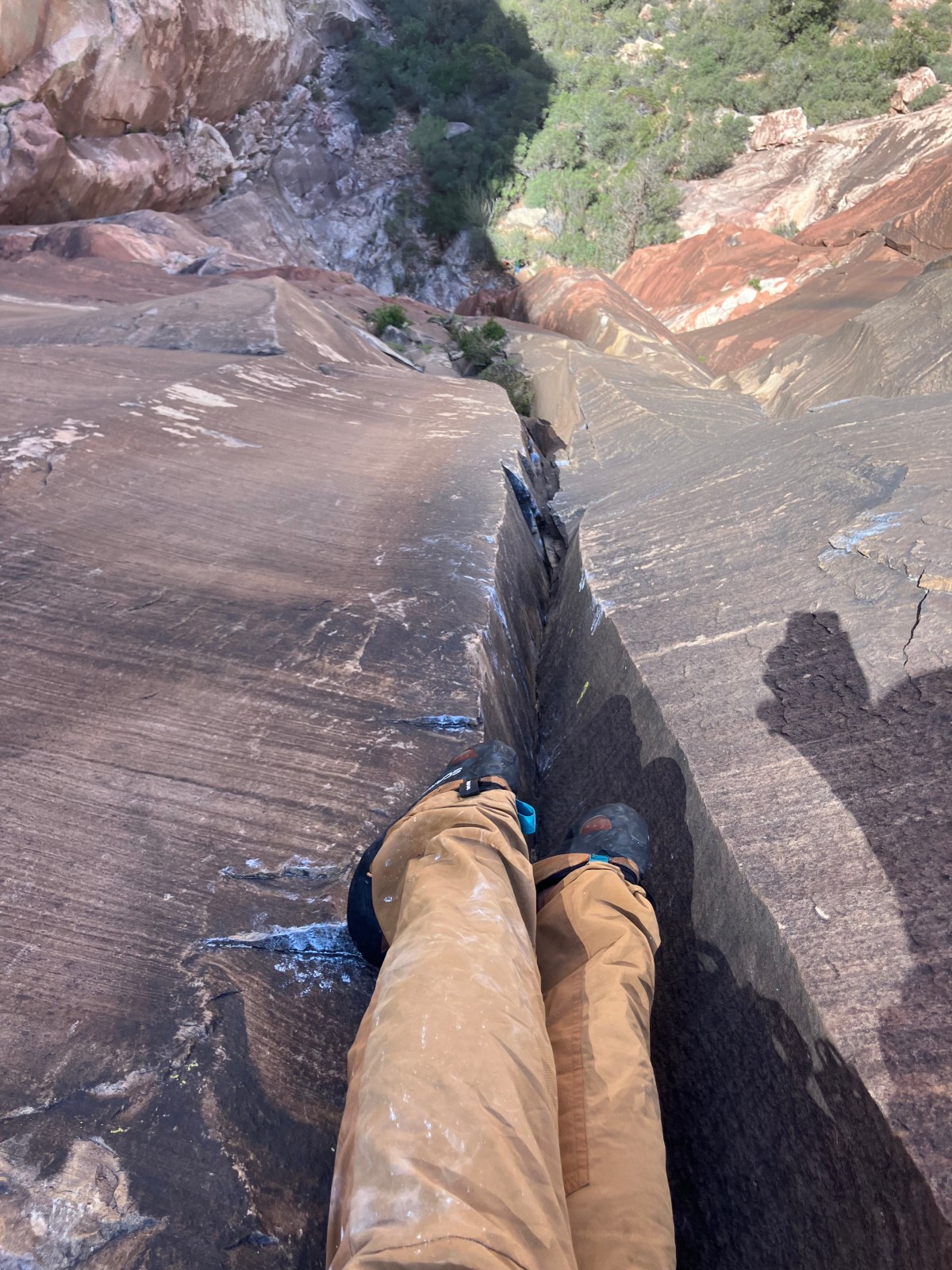 Beatdown – The Challenger (5.11a, 6 pitches, 700′) – Challenger Wall – Red Rocks, NV&nbsp;(07.10.25)