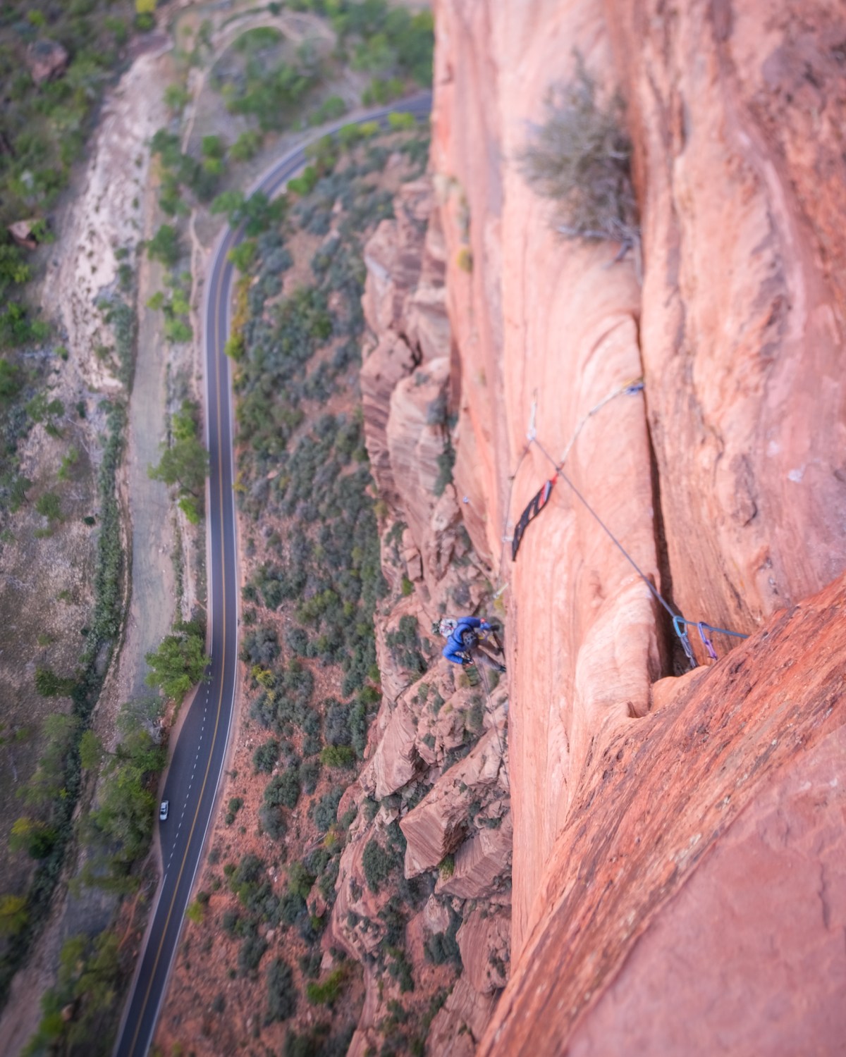 3, 2, 1, Liftoff – Spaceshot (5.6, C2, IV, 1200’) – Leaning Wall – Zion Nat. Park, Utah&nbsp;(10.18.25)